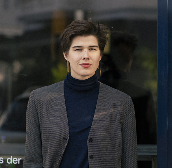 Kristiane Kegelmann vor ihrem Restaurant pars in Berlin