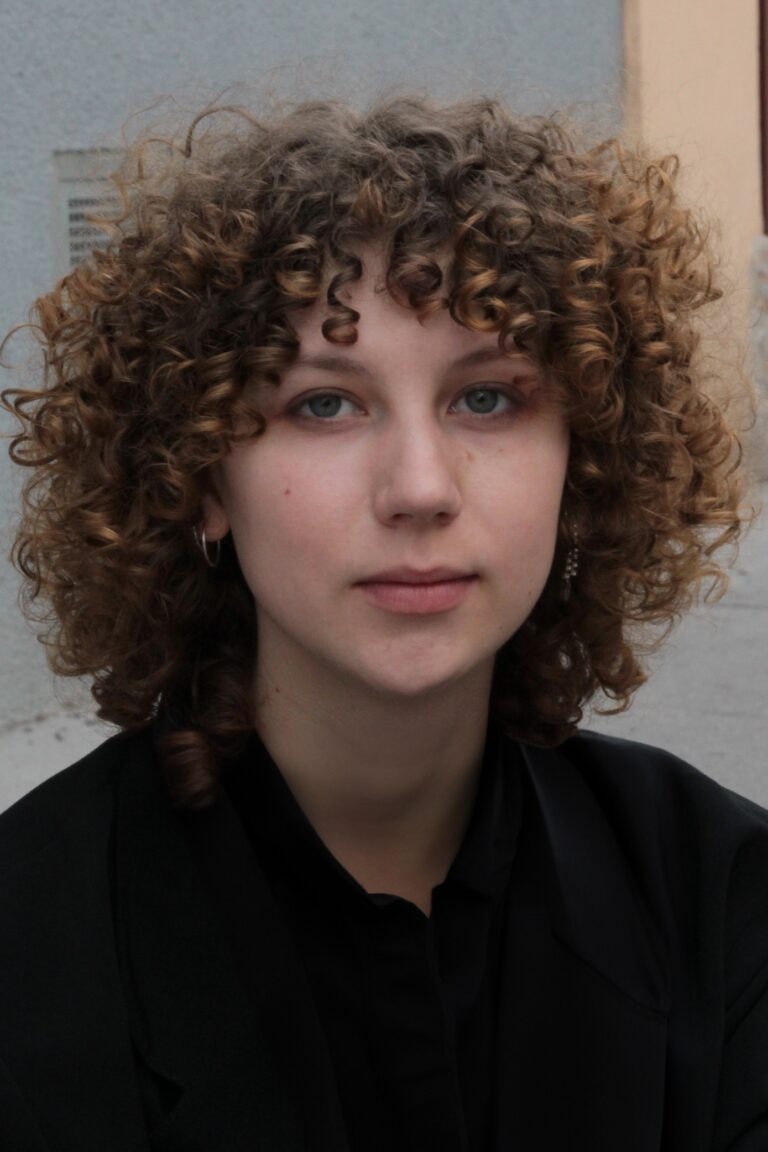 Das Bild zeigt ein Portrait der Autorin Liese Schmidt